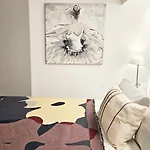 Casa Dos Bicos Charming * Lizbona